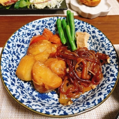 すき焼きの残り汁と具材で簡単に美味しい肉じゃがが出来ました(*'▽'*)
お肉がなくても十分に美味しかったです♪